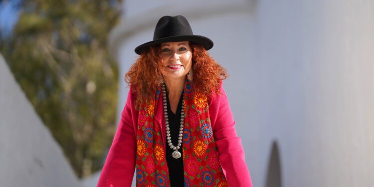 Marga Guasch, en una imagen junto al Puig de Missa.