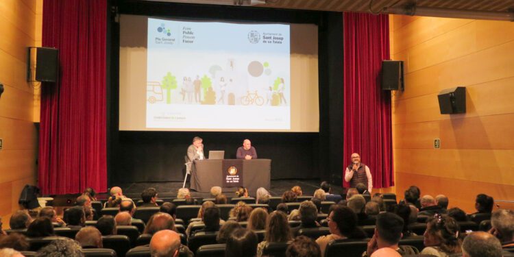 Presentación del PGOU de Sant Josep en el Centre Cultural de Can Jeroni.