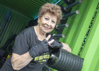 Pilar García Galindo, toda una leyenda de los gimnasios de Ibiza a sus 90 años. Fotos Paco Natera en Bfit Ibiza.