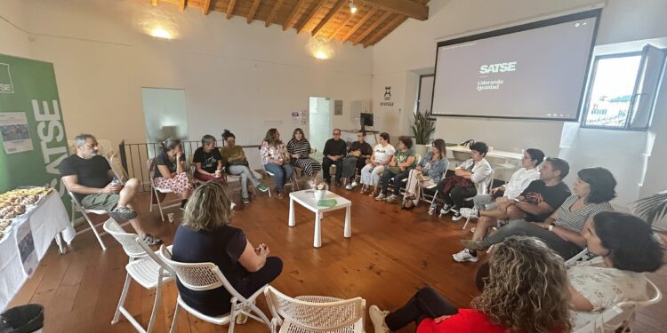 Más de 20 profesionales participaron en un encuentro organizado por SATSE Baleares y el Ajuntament d’Eivissa.