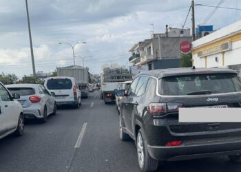 Atasco en la entrada a Ibiza por la carretera de Sant Antoni. Fotos Noudiari