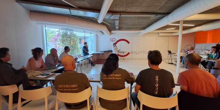 Un momento de la reunión de esta mañana en el Centro Cultural de Jesús.