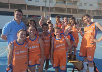 Jugadoras del minibasket Sa Real durante una actividad de recaudación de fondos, el fin de semana pasado.
