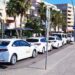 Taxistas en la parada de la avenida de Santa Eulària, estos días con poca clientela. Fotos Noudiari