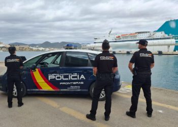 Turistas británicos a la fuga tras dejar una deuda en un crucero de Ibiza han sido detenidos.