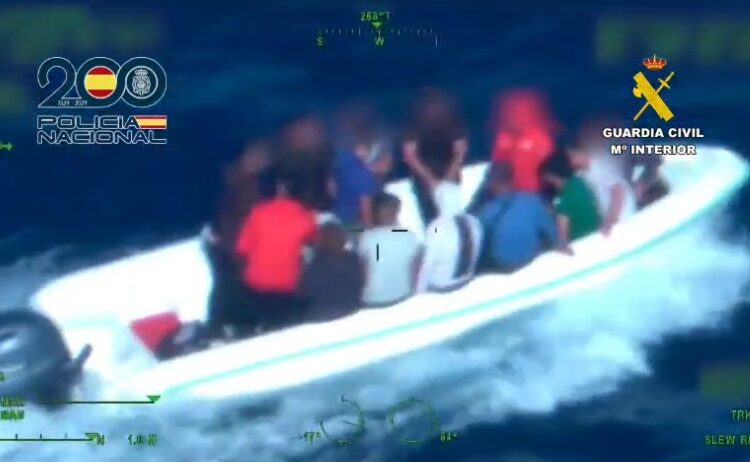 Imagen de archivo de una patera interceptada en aguas de Formentera.