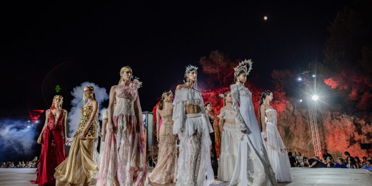 Un momento del desfile celebrado ayer. Reportaje fotografico: Aisha Bonet, Biel Sola, Gabi Vázquez