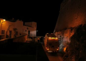 Ambulancia en el barrio de sa Penya. Imagen: IB3