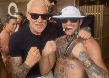Wayne Lineker y Conor McGregor en O Beach de Sant Antoni en una imagen de sus redes sociales.