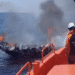 Actuación de Salvamento Marítimo para tratar de extinguir las llamas. Imagen Salvamento marítimo