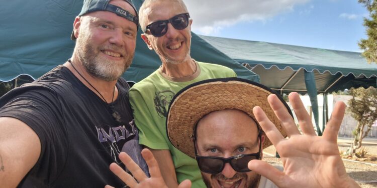 Recuperar objetos, valores y conciencia: Christian, Marco, BigRich trabajan en el sueño del Centro de Recuperación Creativa en Ibiza.