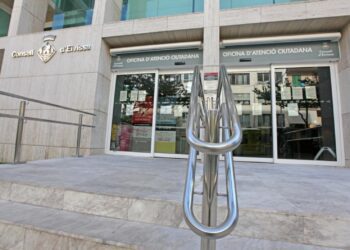 Entrada a las oficinas del Consell d'Eivissa.