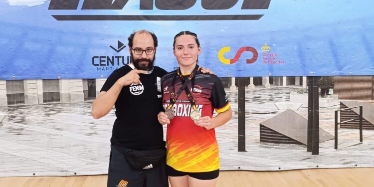 Gabriela Dorado con su entrenador.