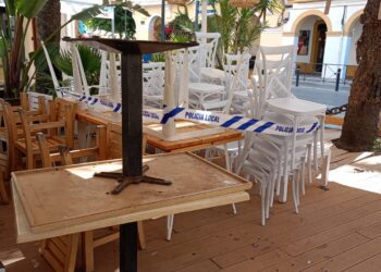 Imagen de uno de los negocios a los que se le ha precintado la terraza