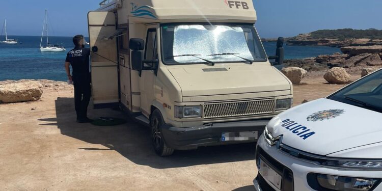Caravanas en la zona costera de Sant Josep.