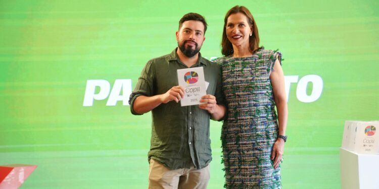 Iker Llona, chef de PaloSanto, con el sello Copil.