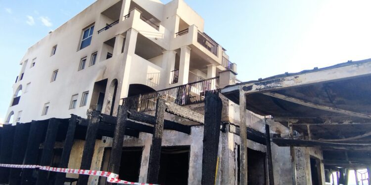 Los restaurantes s'Espardel y Sa Sal acabaron completamente calcinados. Fotos Noudiari