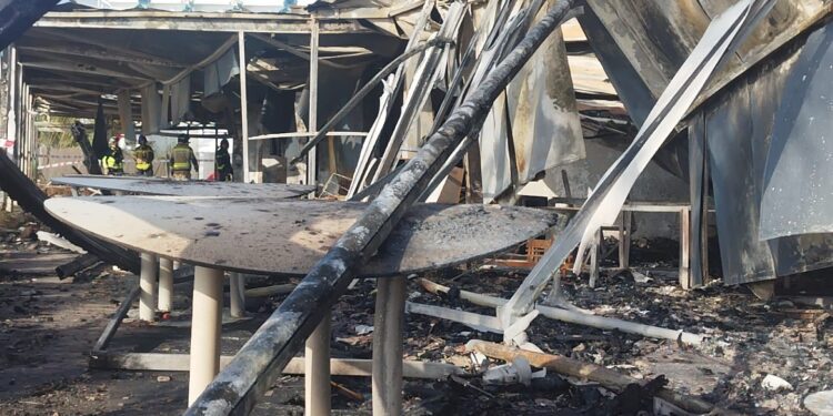 Así han quedado los restaurantes afectados por las llamas. Son Sa Sal, s'Espardell y un nuevo restaurante que preparaban para abrir unos jóvenes irlandeses. Fotos Noudiari.es