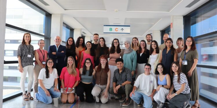 Residentes del Área de Salud de Ibiza y Formentera acompañados del equipo directivo y Unidad de Docencia.