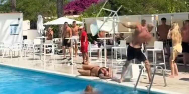 Un momento de la pelea en el hotel de Marco Polo de Vibra Hotels de Sant Antoni. Instagram por @sanantonioibiza