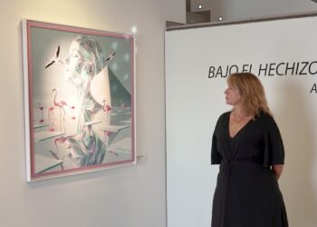 La artista y su obra. Fotos de Jaume Riera