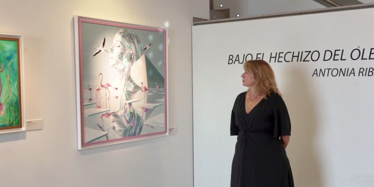 La artista y su obra. Fotos de Jaume Riera