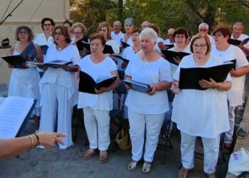 Un momento de la actuación del coro. Imágenes de Jaume Riera