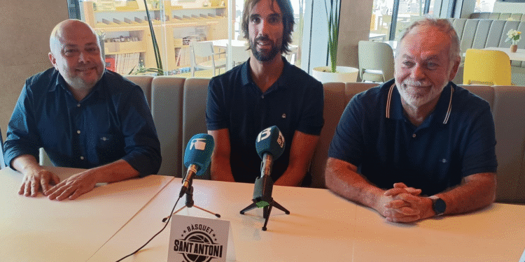 Imagen de la presentación del acuerdo de renovación.