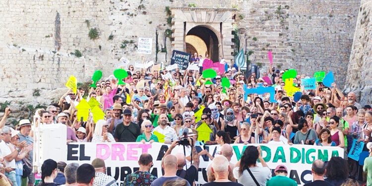 Imagen de los manifestantes en el Portal de ses Taules