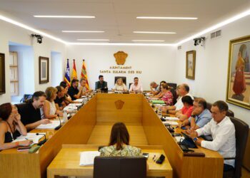 Imagen de archivo de un pleno del Ayuntamiento de Santa Eulària.