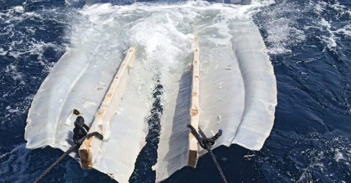 En Formentera se recogieron restos de una embarcación a la deriva