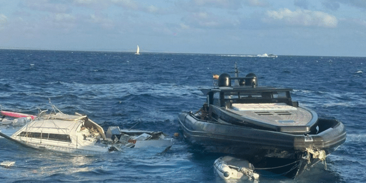 Imagen del momento del rescate. Salvamento marítimo