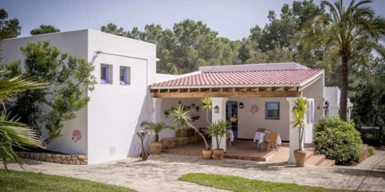 Estragón Ibiza, en Sant Antoni, cierra sus puertas pero abrirá en otra ubicación.