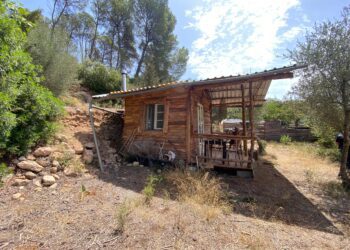 Una de las construcciones, habilitada como alquiler turístico ilegal.