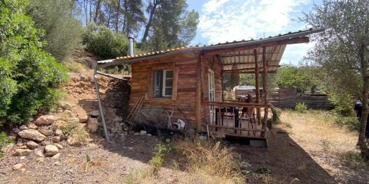Una de las construcciones, habilitada como alquiler turístico ilegal.