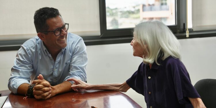 El alcalde de la ciudad, Rafael Triguero, junto a Estella Matutes.