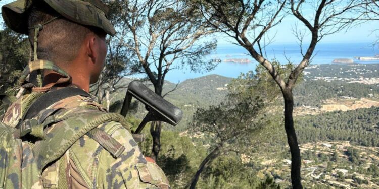 El Mando Operativo de Baleares se despliega por Ibiza este mes de agosto.