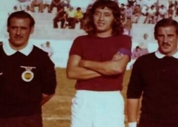 Juan José Huedo, a la derecha, junto a Sevillano, jugador de la SD Ibiza