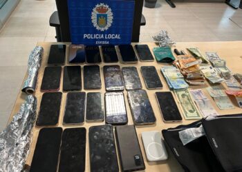 Fotografías de los móviles incautados por la Policía Local de Ibiza.