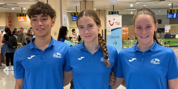 Los deportistas Laia Roig, Ania Ferrer y Umi Cristian Pérez.