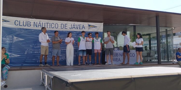 El regatista ibicenco, en el centro del podio del nacional