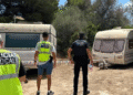 Imagen de una inspección de caravanas en Ibiza después de la entrada en vigor de la normativa.