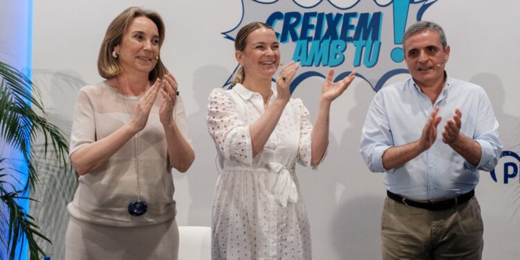 Cuca Gamarra, a la izquierda, en el acto del PP en Ibiza