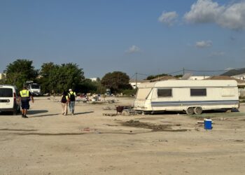 La caravana de Juan Montaño es una de las pocas que quedan hoy en es Gorg, que ha sido desalojado porque se va a construir un centro de baja exigencia. Fotos Noudiari.