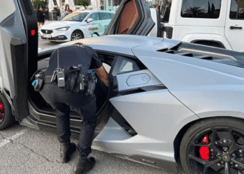 El conductor fue sorprendido por la Policía Local en el Paseo Marítimo de Ibiza