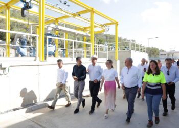 Un momento de la vista a las instalaciones de la planta de sa Coma