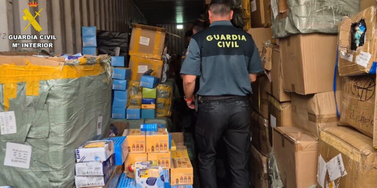 Un almacén inspeccionado en la operación Bubu. Guardia Civil