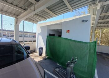 Baños cerrados en el aparcamiento del Aeropuerto de Ibiza. En este caso son los de la P-1 Norte. Fotos Noudiari 2