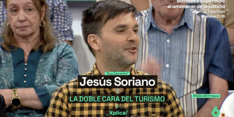Jesús Soriano, la persona que está detrás de un popular perfil en redes sociales que defiende los derechos de los camareros ha expuesto en La Sexta la precariedad de la vivienda en Ibiza para estos trabajadores y trabajadoras.