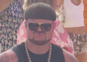Jack Kay, rebautizado como Ibiza Final Boss, se ha hecho viral esta semana y su imagen se ha hecho meme.